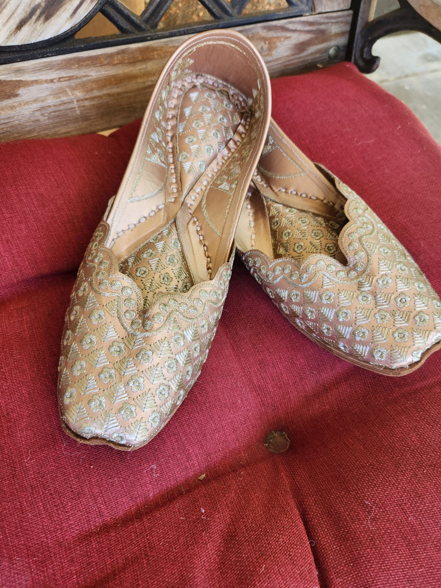 Gold Printed Khussa
